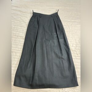 🤩amazing quality wool/silk skirt. Made in Switzerland. High end German brand.